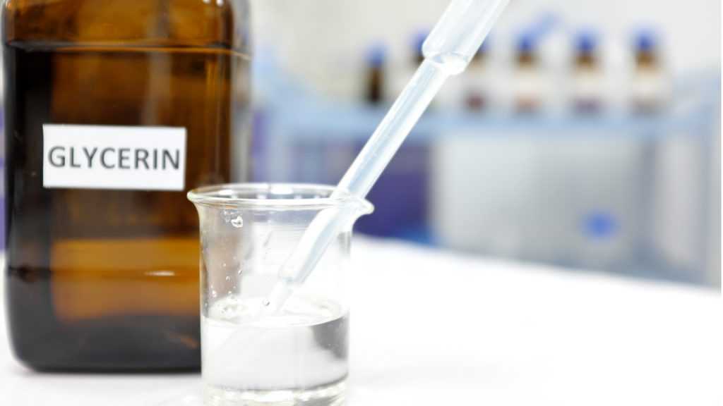 Glycerin in einem Plastikbehälter