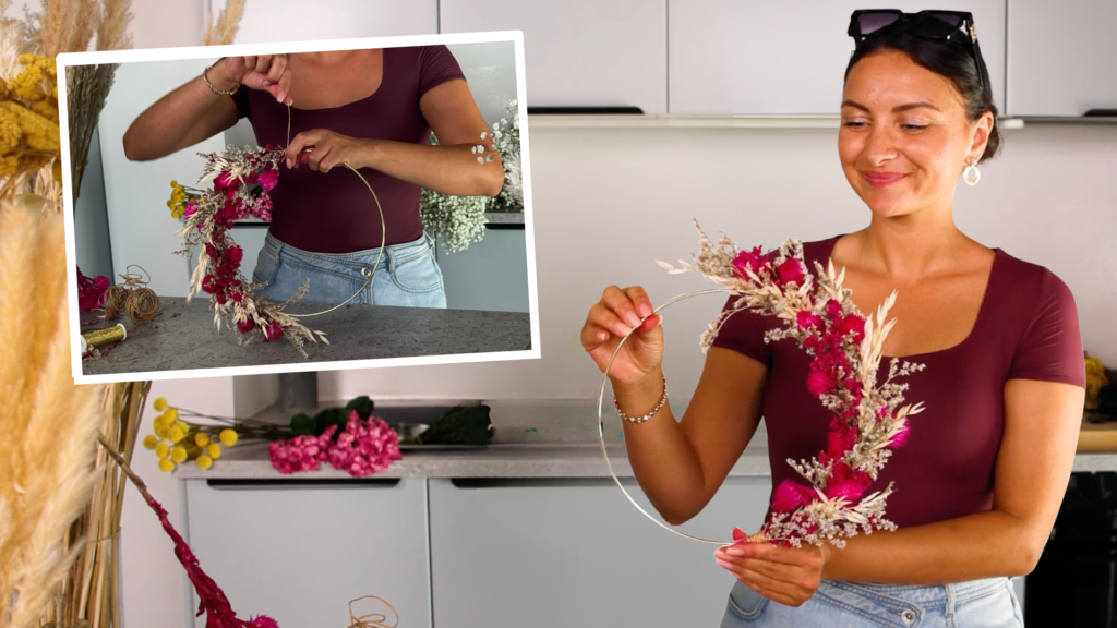 Frau bindet Trockenblumenkrankz / Flower Loop