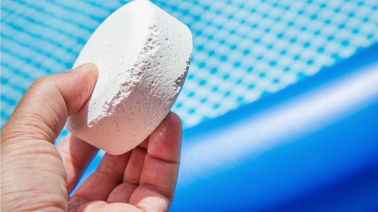 Algen im Pool: 10 Tipps zur effektiven Bekämpfung