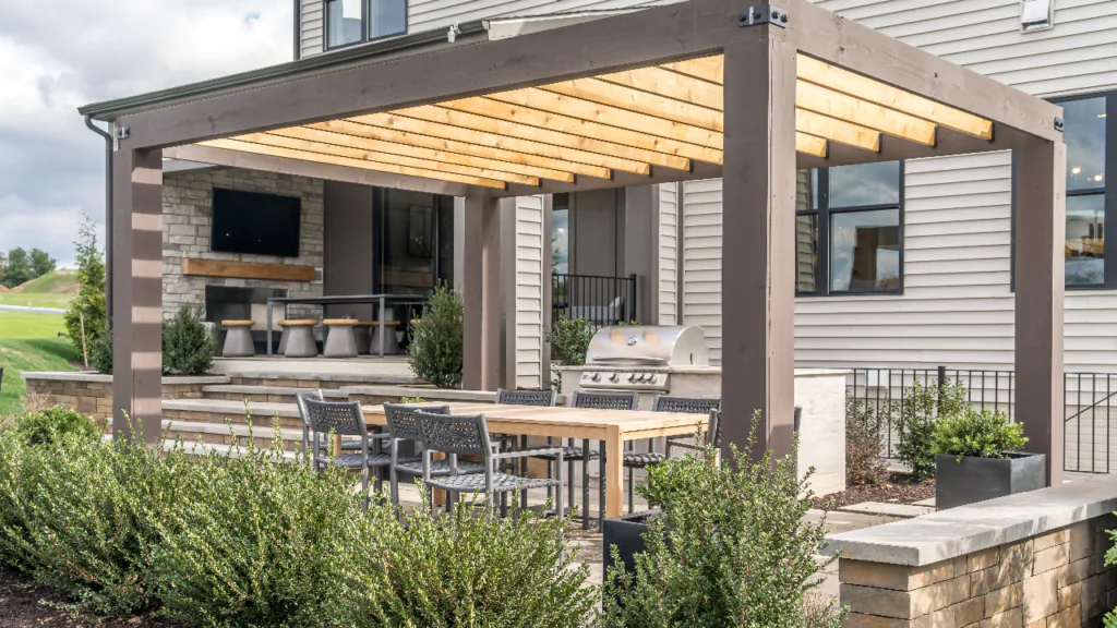 Auf einer überdachten Terrasse ist ein perfekter Standort für Ihre DIY-Außenküche