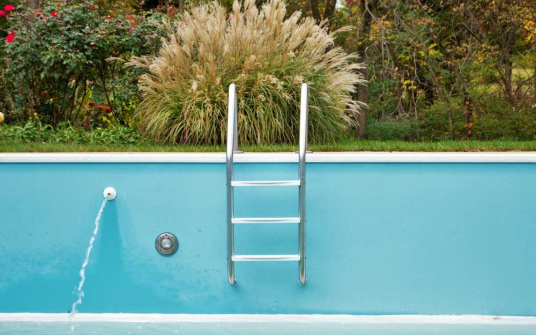 Den Pool winterfest machen: 10 wichtige Tipps