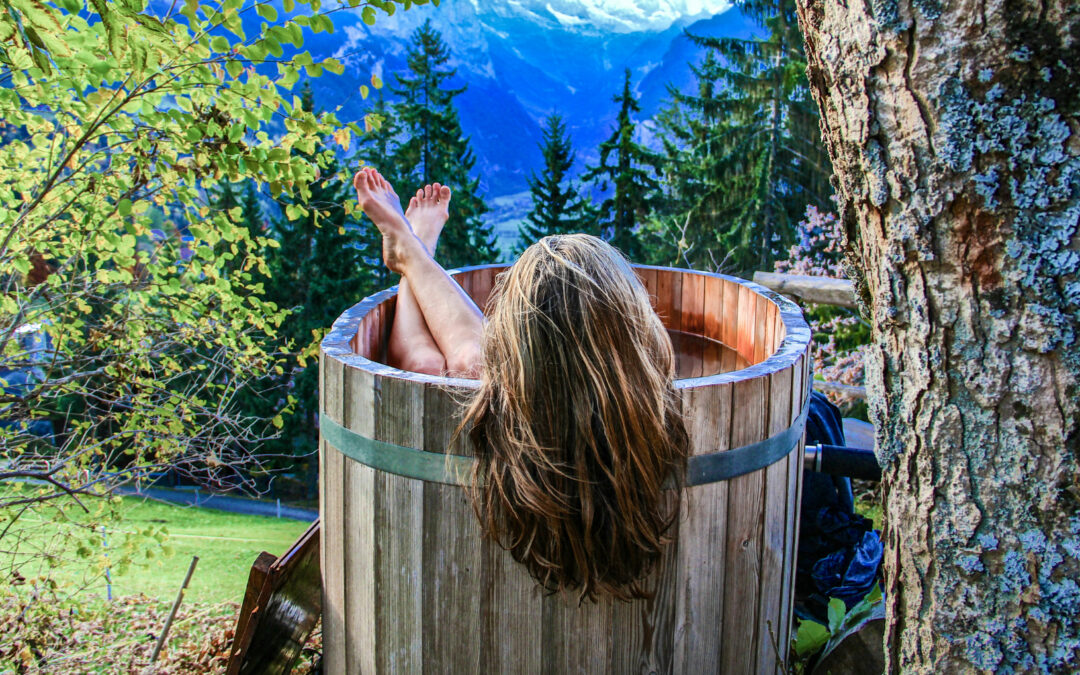 Erst schwitzen, dann entspannen: Wellness-Rituale im eigenen Garten