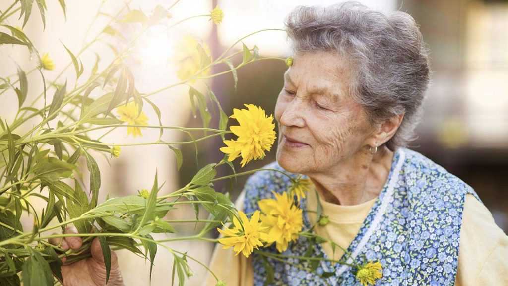 Dame im Garten
