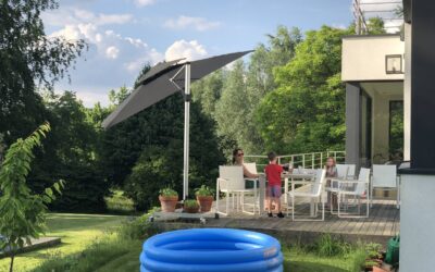 Sonnenschirm für Terrasse und Garten: Worauf es bei Größe, Standort und Stabilität ankommt